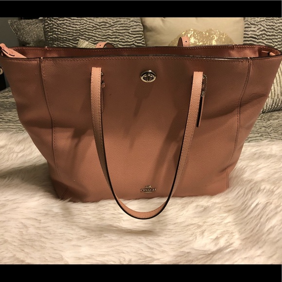 Coach Turnlock baby bag in cross grain leather - Picture 1 of 5